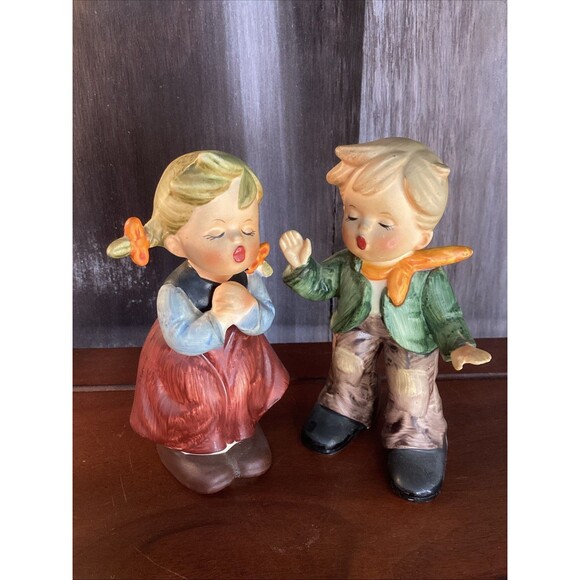 Napcoware Boy and girl kissing Figurine No. C-8502 - Picture 1 of 15